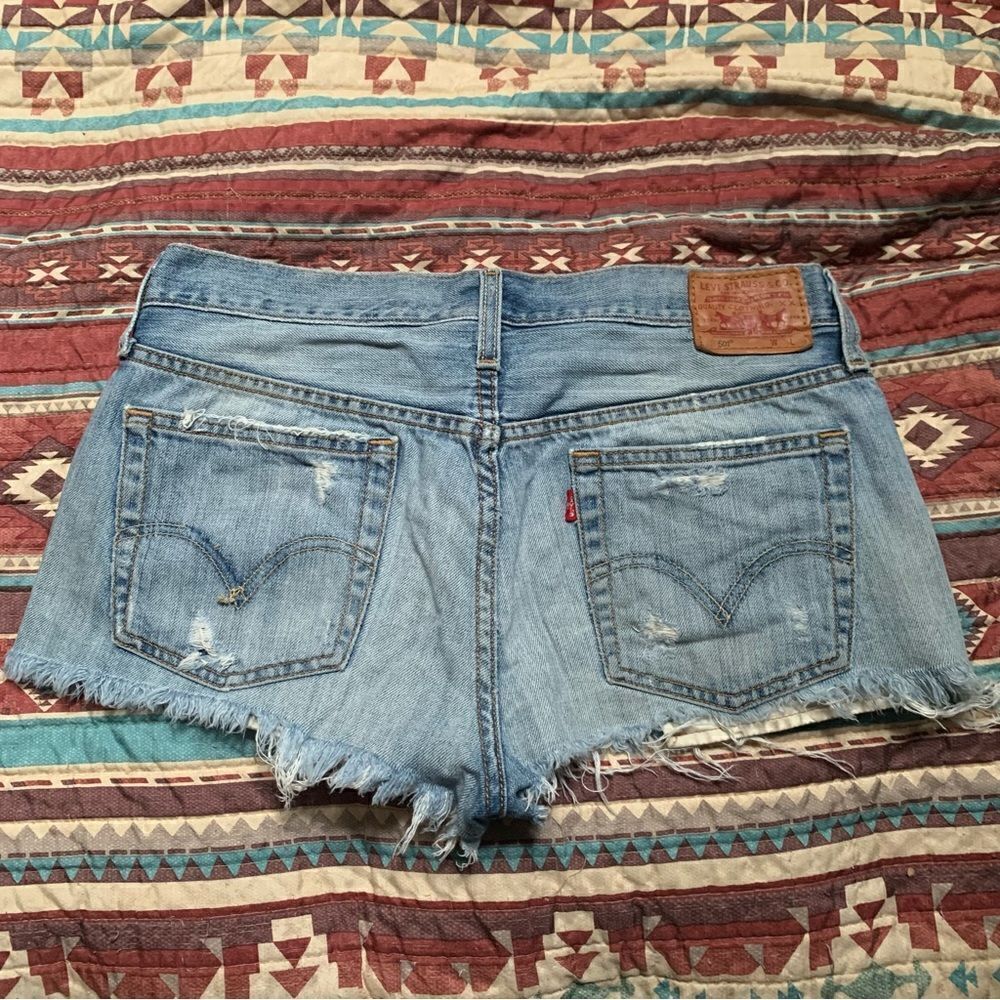 Vintage 501 Levi’s Cut Off Denim Shorts - Picture 6 of 6